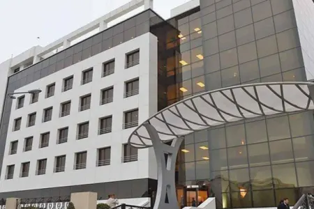 Müalicəvi Diaqnostika Mərkəzində intihar - -özünü pəncərədən atdı