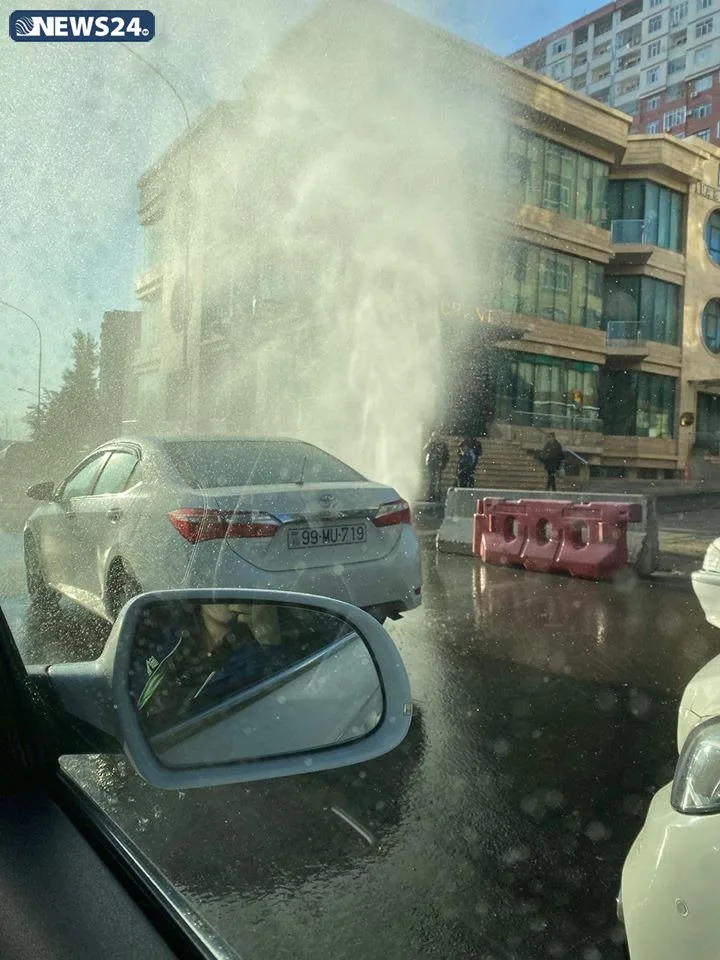 Bakıda yolun ortasında - NƏHƏNG FONTAN - FOTO
