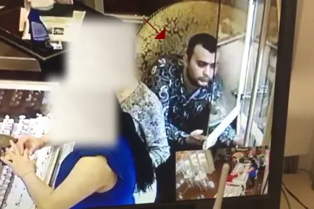 Bakıda mağazadan qızıl oğurlayan şəxsin anbaan - GÖRÜNTÜLƏRİ - FOTO - VİDEO
