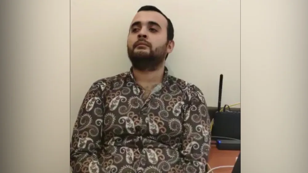 Bakıda mağazadan qızıl oğurlayan şəxsin anbaan - GÖRÜNTÜLƏRİ - FOTO - VİDEO