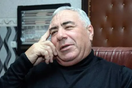Kasıb yaşadığını deyən Hafiz Hacıyev: - "Jurnalistləri dəvət edirəm ki, gəlib yaşadığım  “Xruşovka"ya baxsınlar"