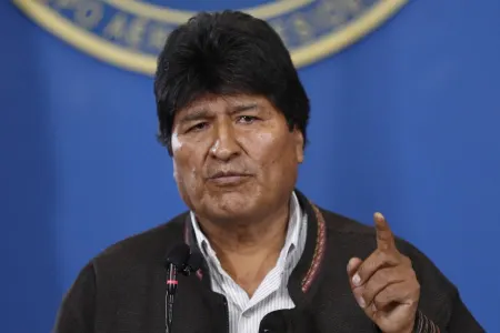 Boliviya prezidenti - İSTEFA VERDİ