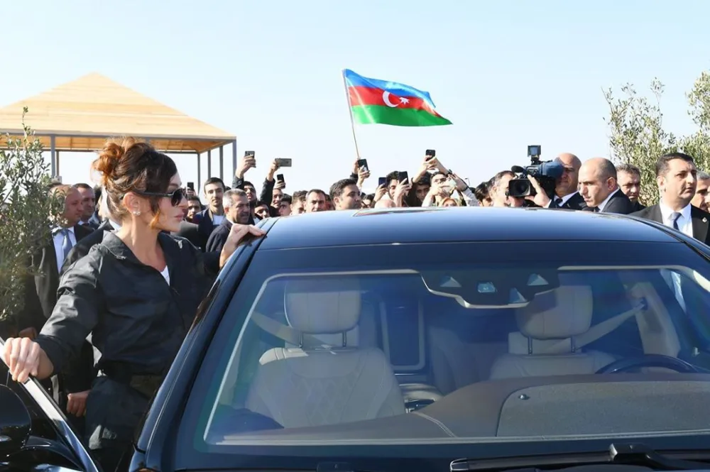 İlham Əliyev və Mehriban Əliyeva - “Gənclik” parkında - FOTOLAR
