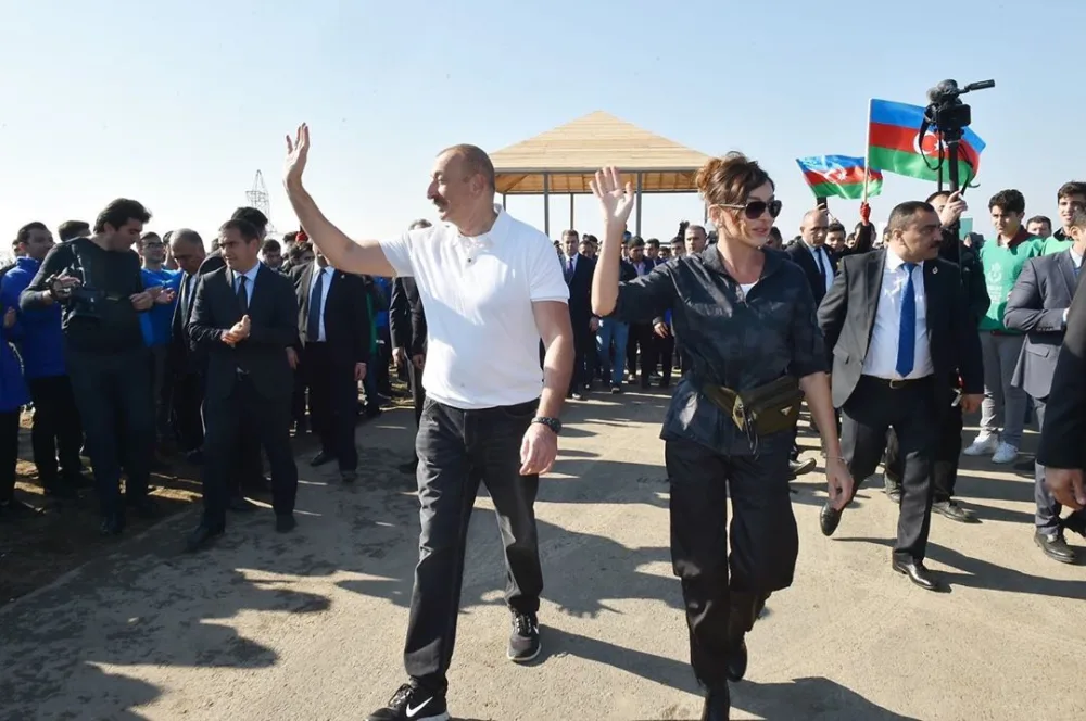 İlham Əliyev və Mehriban Əliyeva - “Gənclik” parkında - FOTOLAR