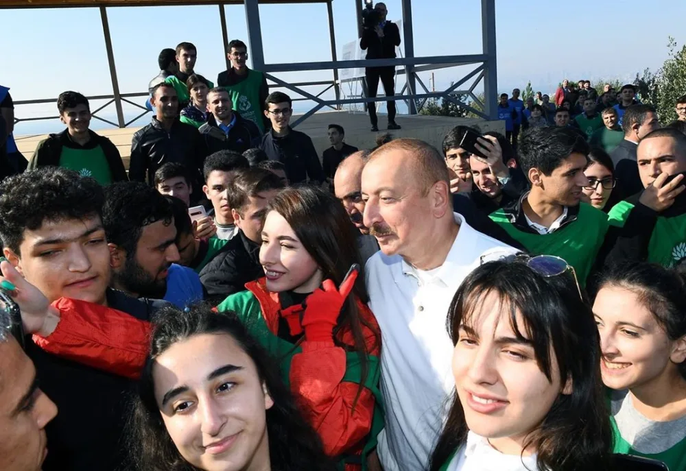 İlham Əliyev və Mehriban Əliyeva - “Gənclik” parkında - FOTOLAR