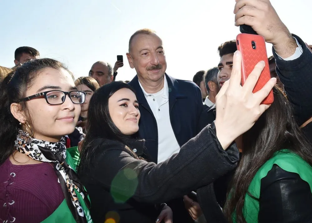 İlham Əliyev və Mehriban Əliyeva - “Gənclik” parkında - FOTOLAR