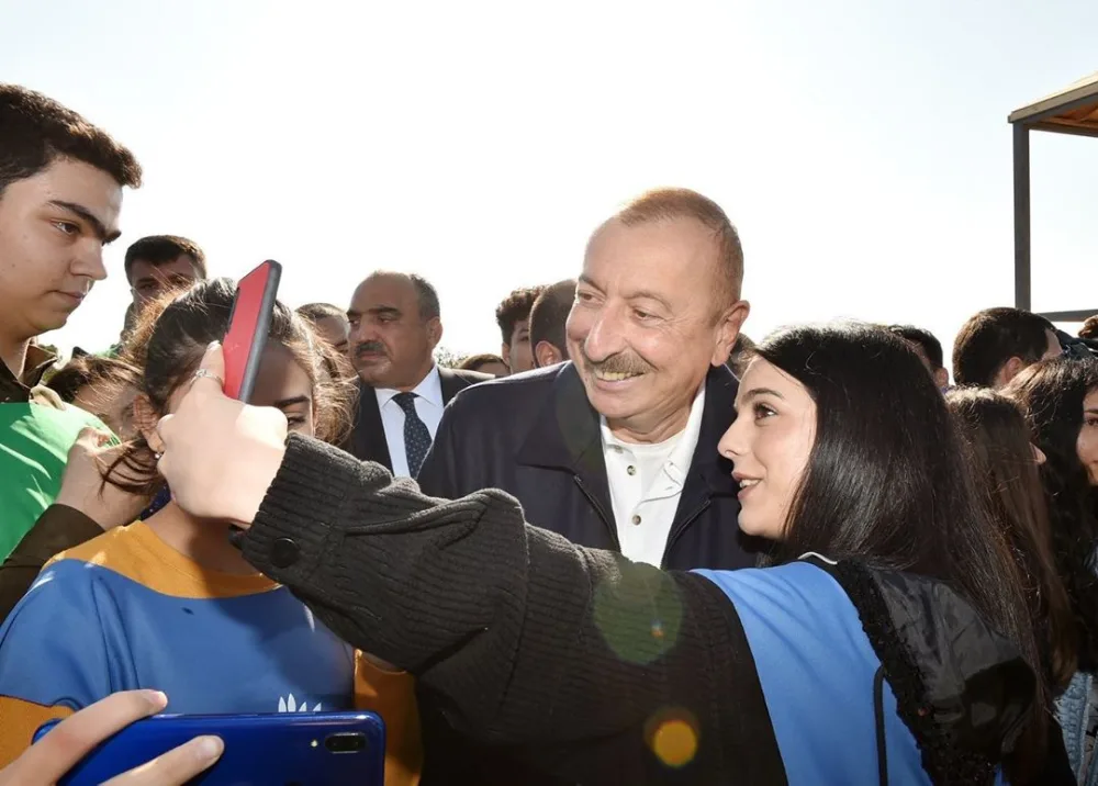 İlham Əliyev və Mehriban Əliyeva - “Gənclik” parkında - FOTOLAR