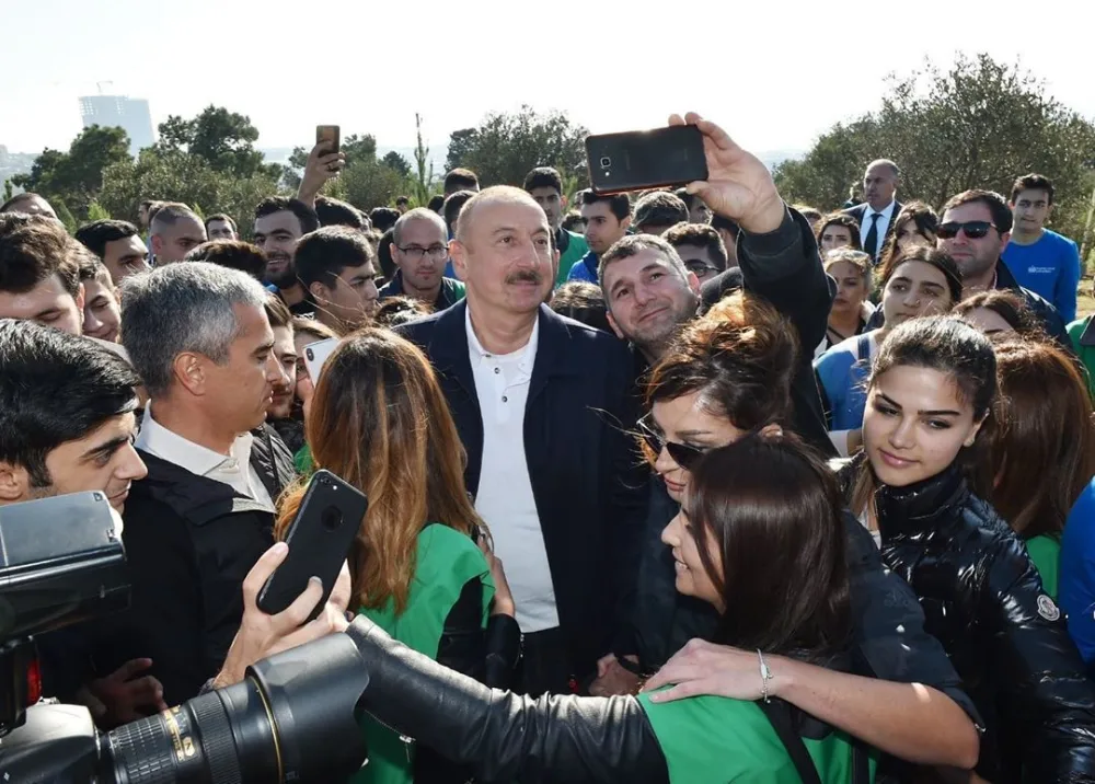 İlham Əliyev və Mehriban Əliyeva - “Gənclik” parkında - FOTOLAR