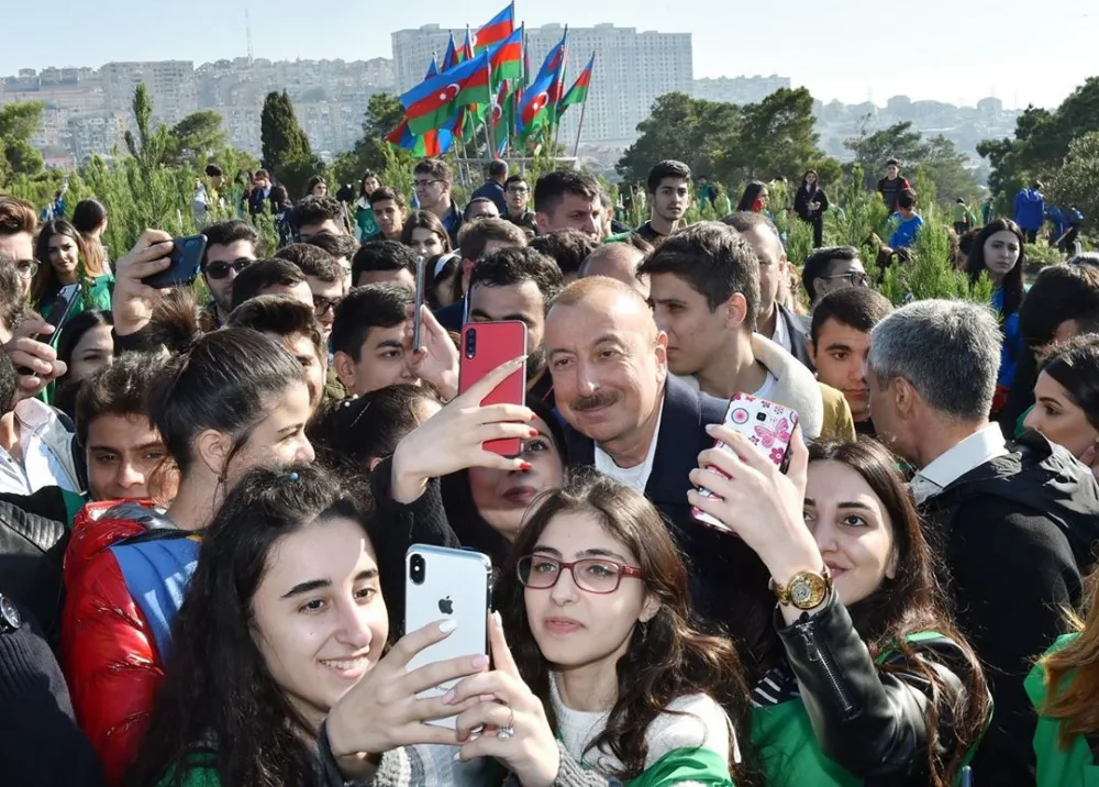 İlham Əliyev və Mehriban Əliyeva - “Gənclik” parkında - FOTOLAR