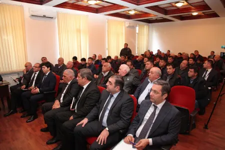 “Azəriqaz”ın baş direktoru narazı istixana sahibləri ilə görüşüb - FOTO