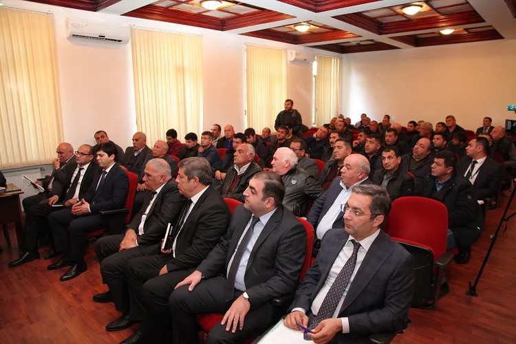 “Azəriqaz”ın baş direktoru narazı istixana sahibləri ilə görüşüb - FOTO