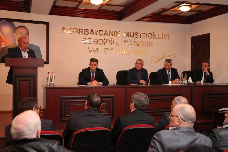 “Azəriqaz”ın baş direktoru narazı istixana sahibləri ilə görüşüb - FOTO