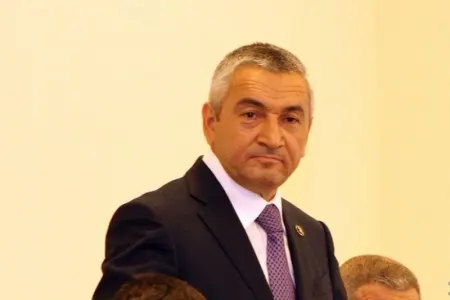 İDDİA- - İcra başçısı 280 min rüşvətə görə tutulan işçisini azadlığa çıxardı