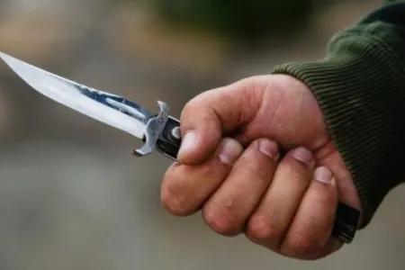 Azərbaycanda 17 yaşlı oğlanı evdə öldürmək istədilər
