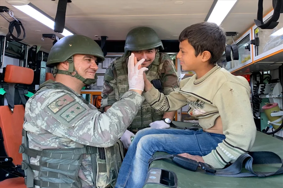 Türk əsgərlərdən suriyalı uşaqlara qayğı - FOTOLAR