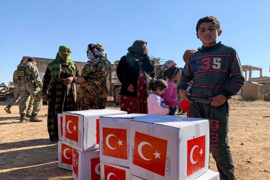 Türk əsgərlərdən suriyalı uşaqlara qayğı - FOTOLAR