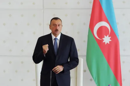 İlham Əliyev vətəndaşlara MÜRACİƏT ETDİ: - "Görsəniz ki, rəhbər şəxslər əyri yola gedir..."