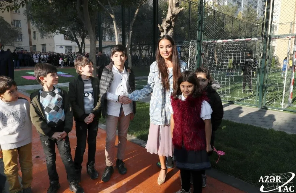 Leyla Əliyeva abadlaşdırılan növbəti həyətin açılışında olub - -FOTOLAR