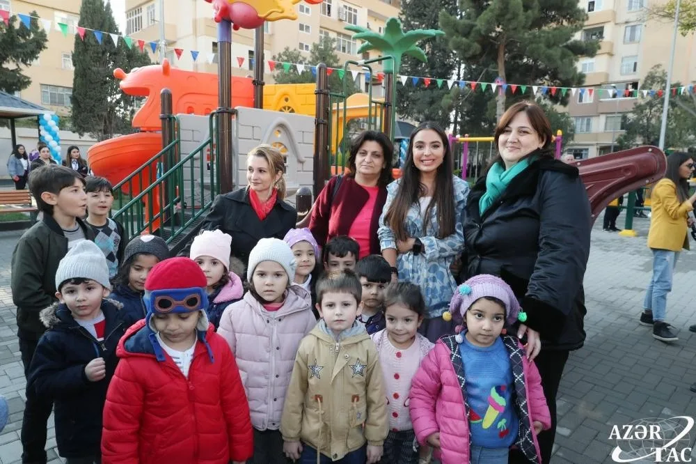 Leyla Əliyeva abadlaşdırılan növbəti həyətin açılışında olub - -FOTOLAR