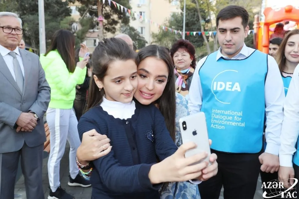 Leyla Əliyeva abadlaşdırılan növbəti həyətin açılışında olub - -FOTOLAR