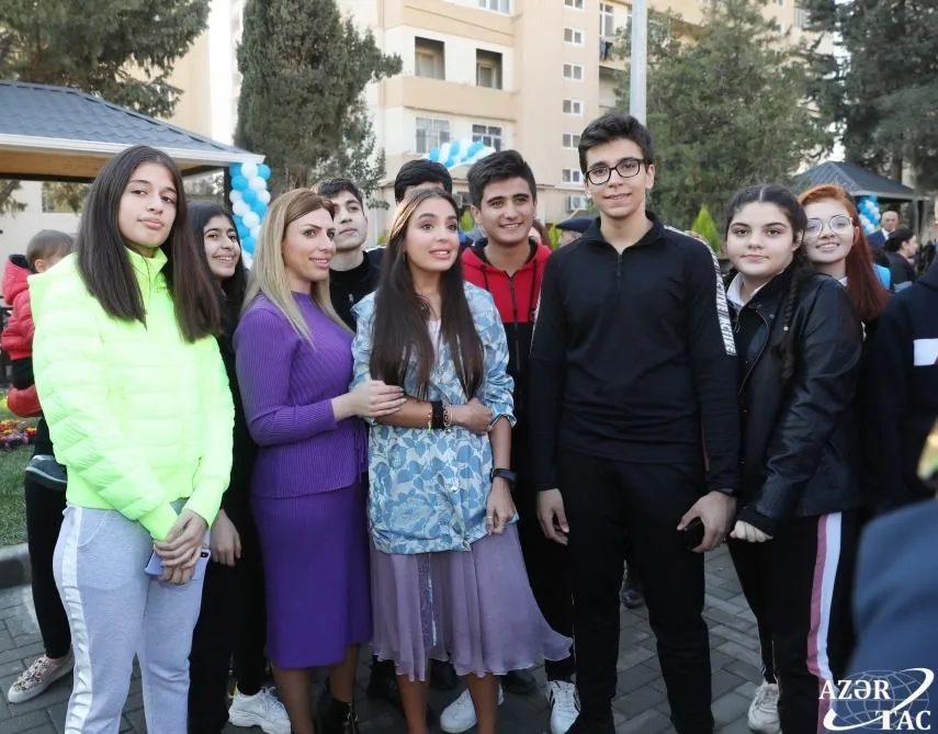 Leyla Əliyeva abadlaşdırılan növbəti həyətin açılışında olub - -FOTOLAR