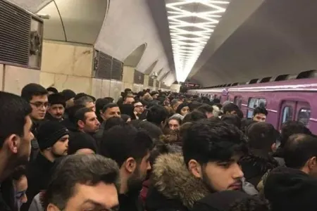 Bakı metrosunda nə baş verir? - Qatarlar dayandı, işıqlar söndü...