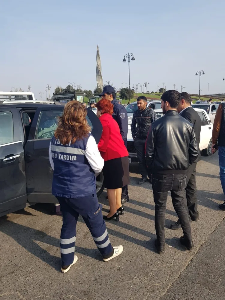 "Koroğlu" stansiyasının yanında hadisə - QADIN XƏSTƏXANALIQ OLDU - FOTOLAR