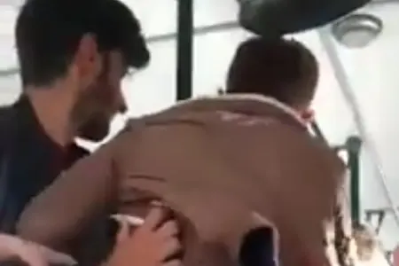 Bakıda avtobus sürücüsü sərnişinin üstünə bıçaq çıxartdı: - "SƏNİ DEŞİK-DEŞİK EDƏRƏM" - VİDEO