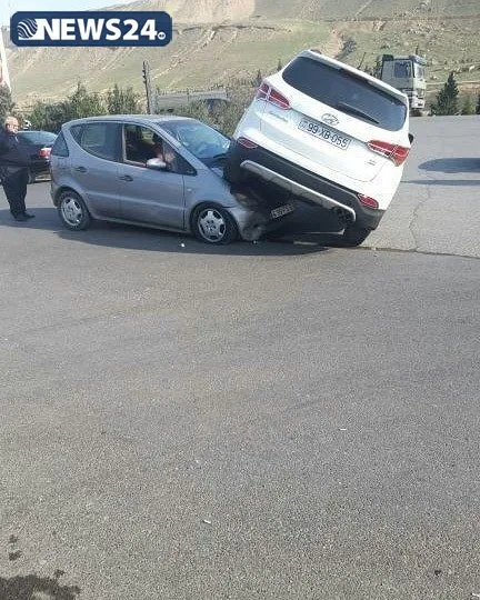 Bakıda cip digər avtomobilin üstünə belə çıxdı - – ŞOK FOTO