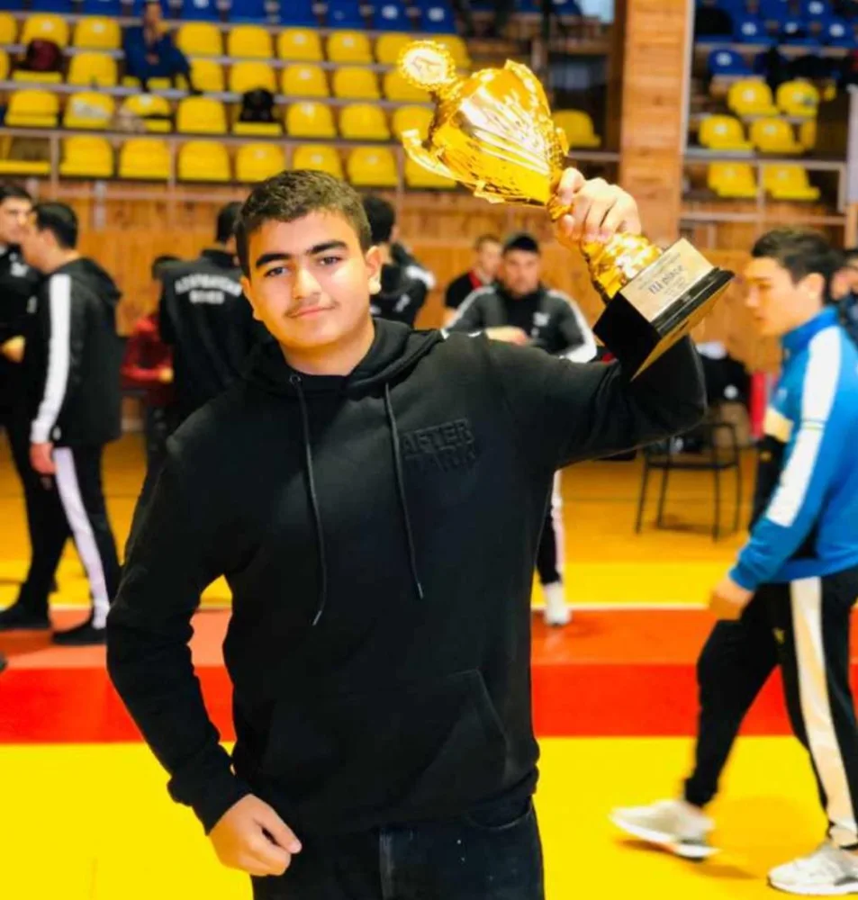 Məktəblilər beynəlxalq yarışlardan qızıl medalla - qayıtdılar -FOTOLAR