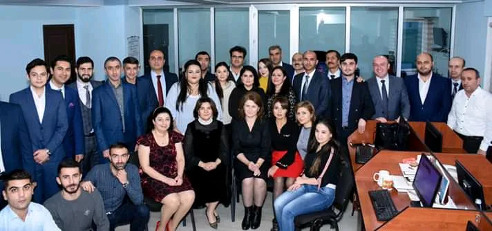 APA 15 yaşını qeyd edir