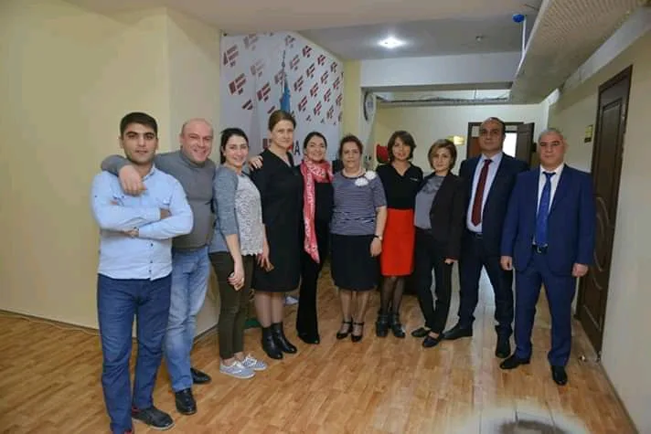 APA 15 yaşını qeyd edir