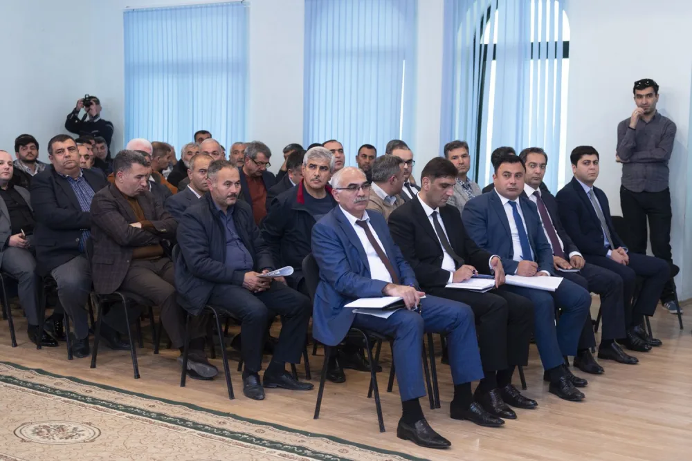 Zirədə istixana rəhbərləriylə görüş keçirildi - FOTO