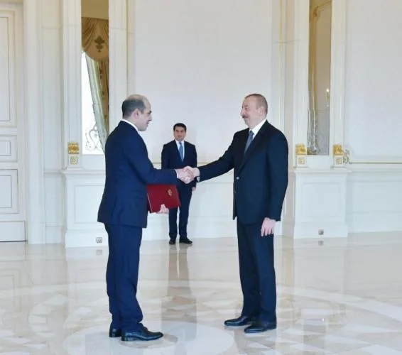 İlham Əliyev İordaniya və Qətərin yeni səfirlərinin etimadnaməsini qəbul etdi - FOTOLAR