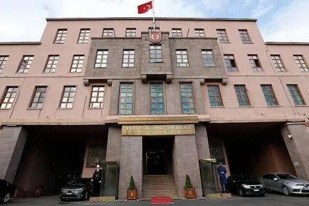 "PKK/YPG həbsxanadan 800 DEAŞ üzvünü sərbəst buraxıb" - Türkiyə Müdafiə Nazirliyi