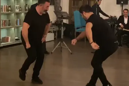 Cem Yılmaz "tanımıram" dediyi Fərdayla - YEYİB-İÇDİ - VİDEO