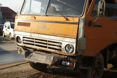 Hacıqabulda ağır qəza - Evakuator "KamAZ"la toqquşdu