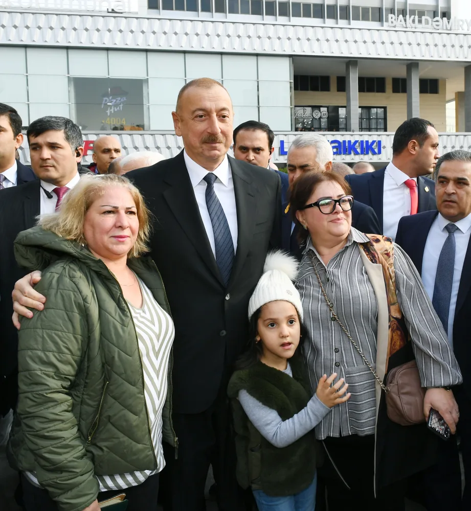 Prezident “28 May”da sakinlərlə görüşdü - FOTO - YENİLƏNİB