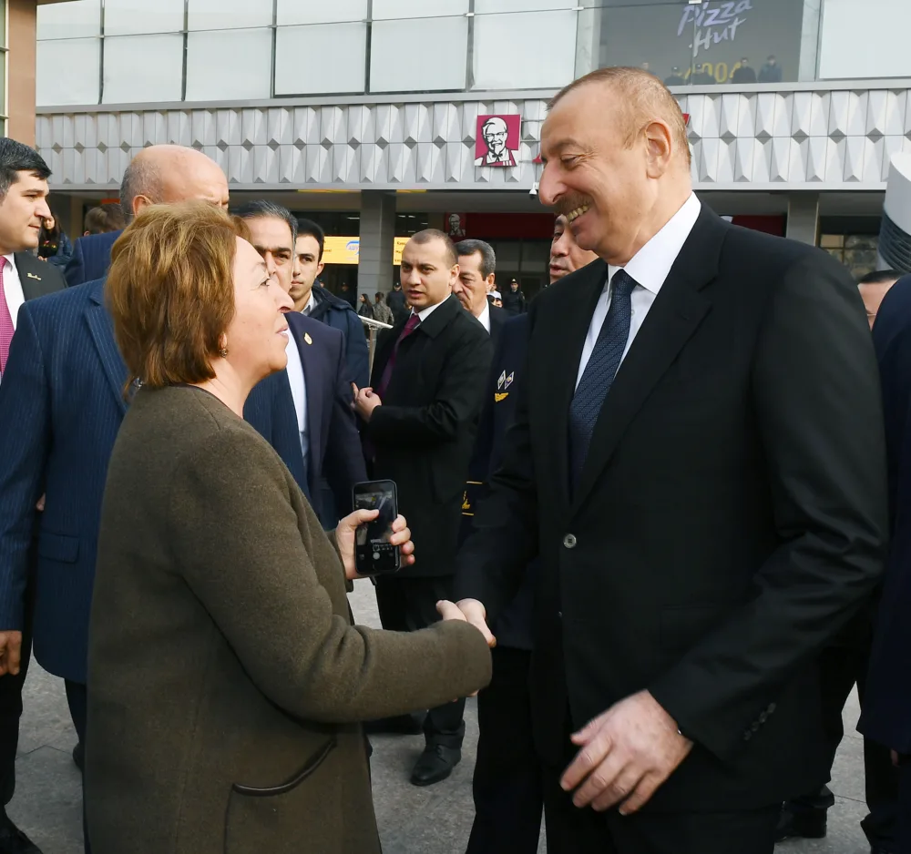 Prezident “28 May”da sakinlərlə görüşdü - FOTO - YENİLƏNİB