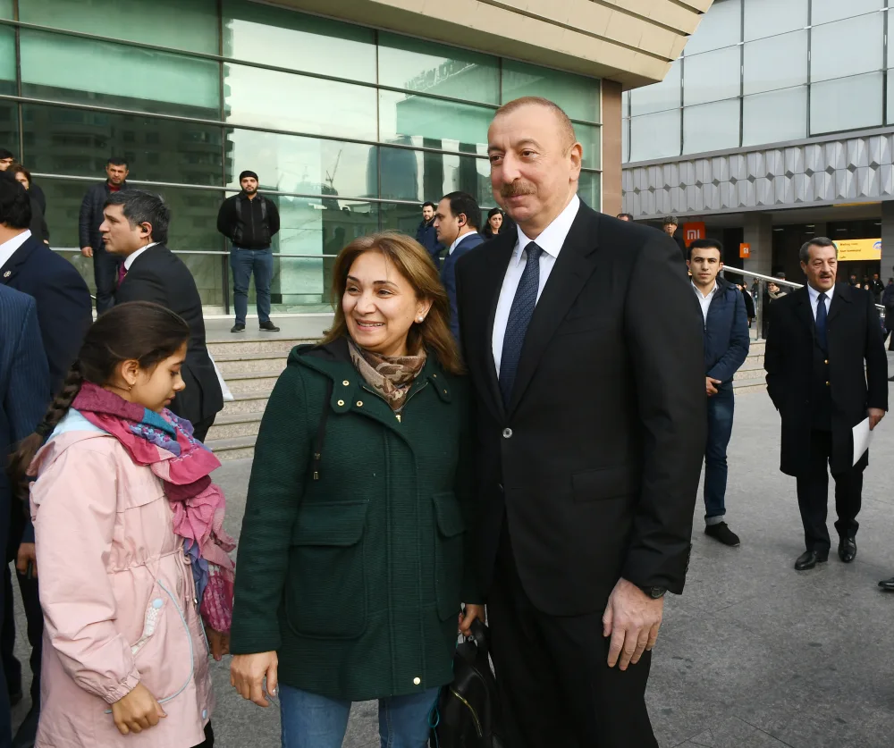 Prezident “28 May”da sakinlərlə görüşdü - FOTO - YENİLƏNİB