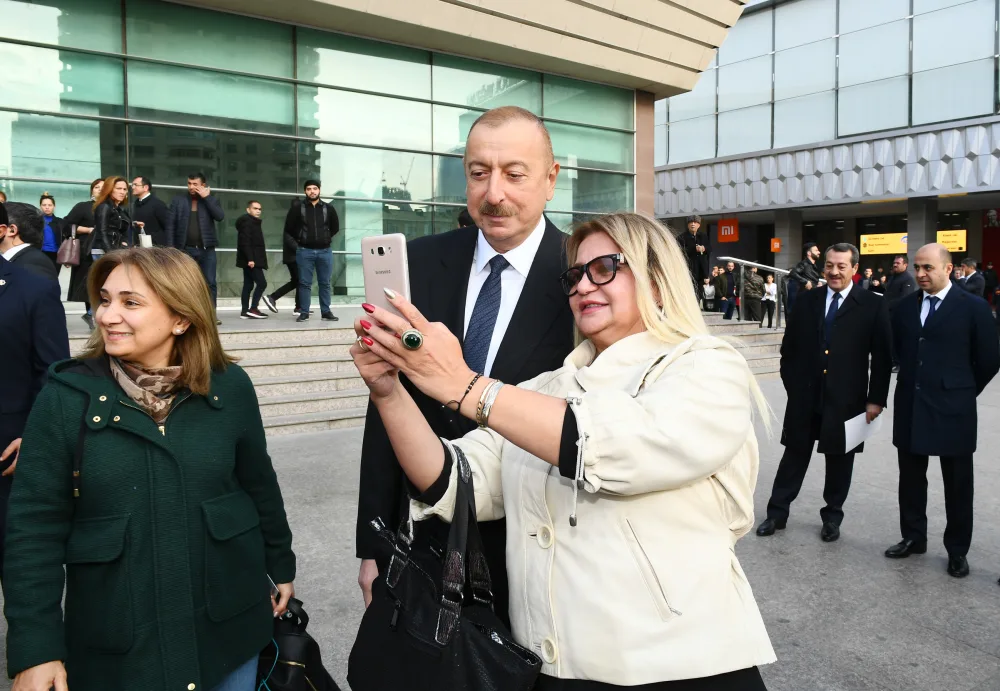 Prezident “28 May”da sakinlərlə görüşdü - FOTO - YENİLƏNİB