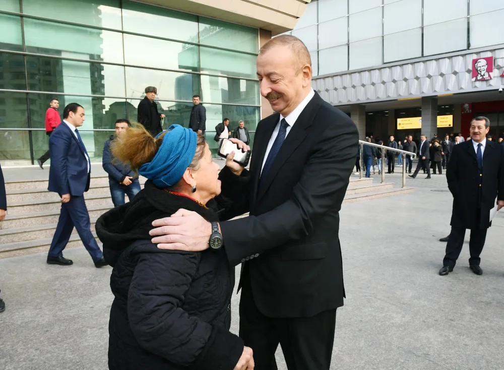 Prezident “28 May”da sakinlərlə görüşdü - FOTO - YENİLƏNİB