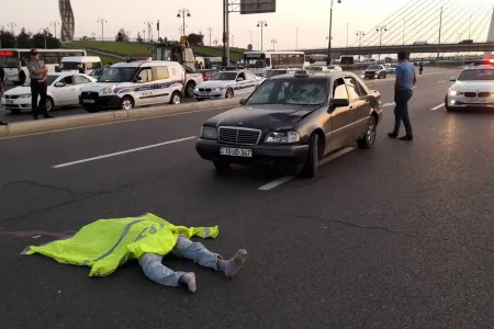 “Mercedes”in vurduğu piyada hadisə yerində öldü