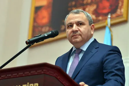 BDU-nun rektoru imkansız tələbələrə jest etdi - -FOTO