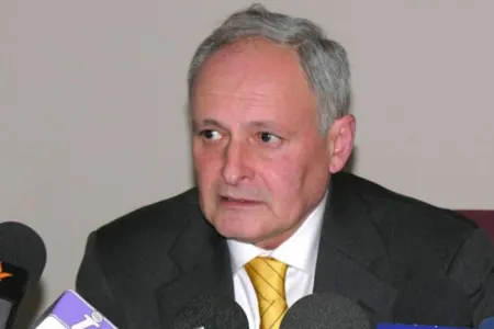 “Gedib, nəvələrini oynatsın...” - Partiya sədrindən səhiyyə nazirinə çağırış
