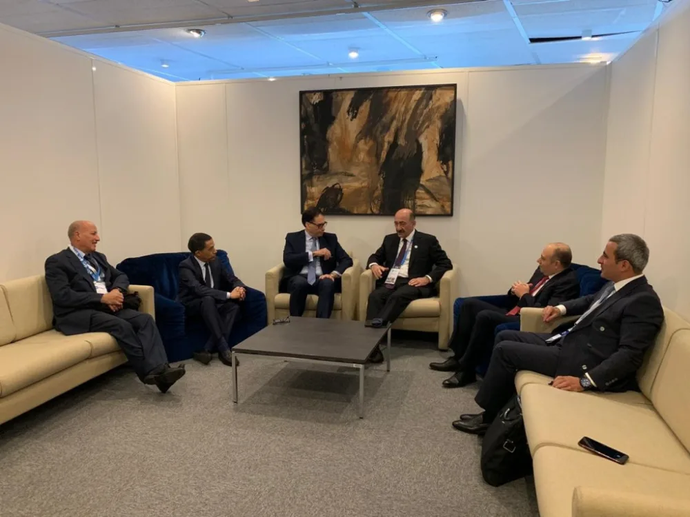 Əbülfəs Qarayev Parisə səfəri çərçivəsində bir sıra ölkələrin rəsmiləri ilə - GÖRÜŞÜB - FOTOLAR