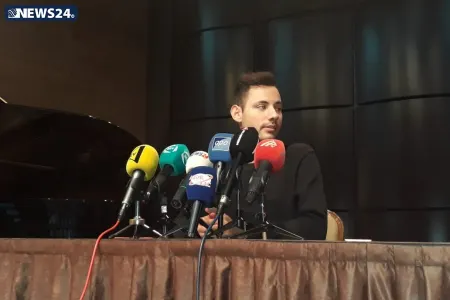 "Azərbaycanlı pianoçuları tanımıram" - DÜNYANIN ƏN CƏLD PİANOÇUSU BAKIDA - VİDEO