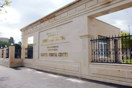 "Zəhərlənən tələbələr şok vəziyyətindədirlər" - Kliniki Tibbi Mərkəz