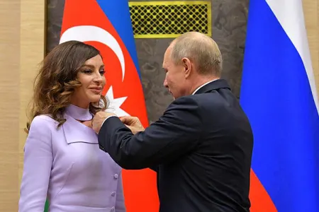 Putin Mehriban Əliyevaya “Dostluq” ordenini təqdim etdi - -FOTOLAR