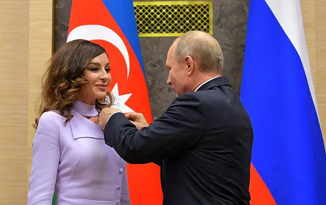 Putin Mehriban Əliyevaya “Dostluq” ordenini təqdim etdi - -FOTOLAR